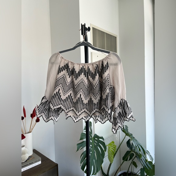 Romeo & Juliet Couture Top - Picture 4 of 4